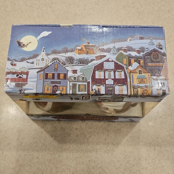 PUBLIX CERAMIC CHRISTMAS HOLIDAY SANTA & MRS CLAUS SALT & PEPPER SHAKERS SET - Picture 2 of 12